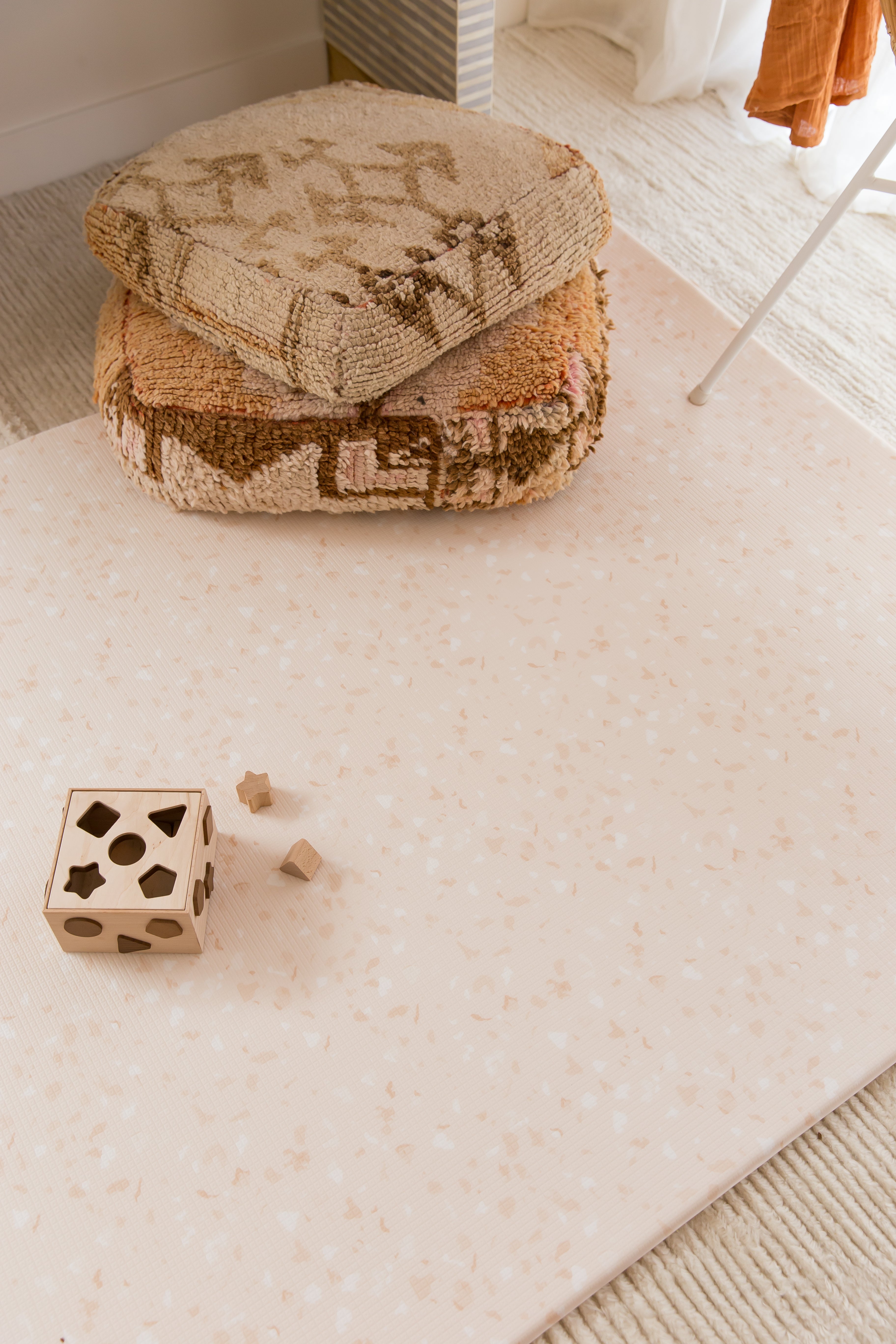 LARGE: Latte Terrazzo / Latte Linen Play Mat