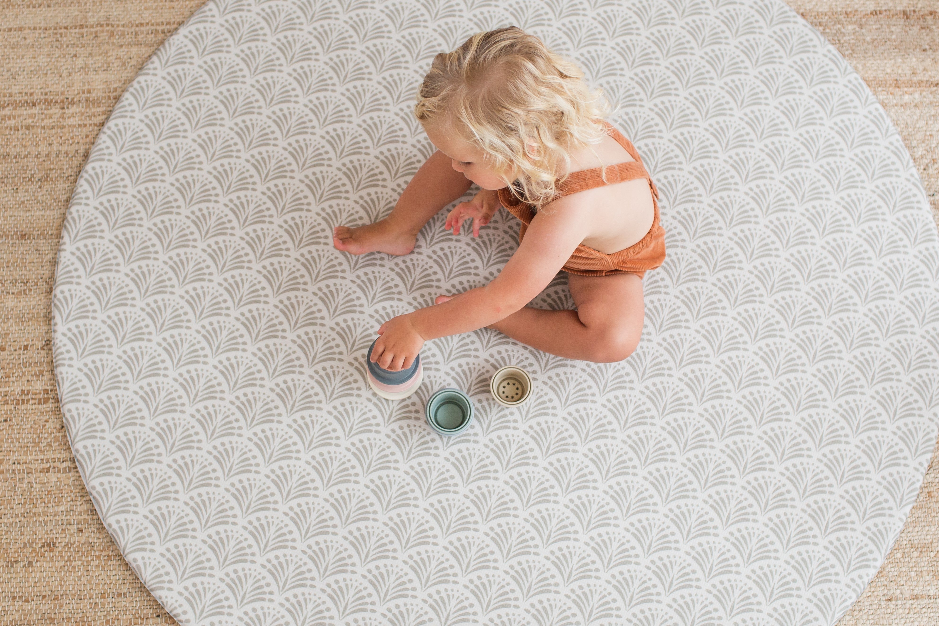 ROUND: Leopard / Neutral Scallops Play Mat