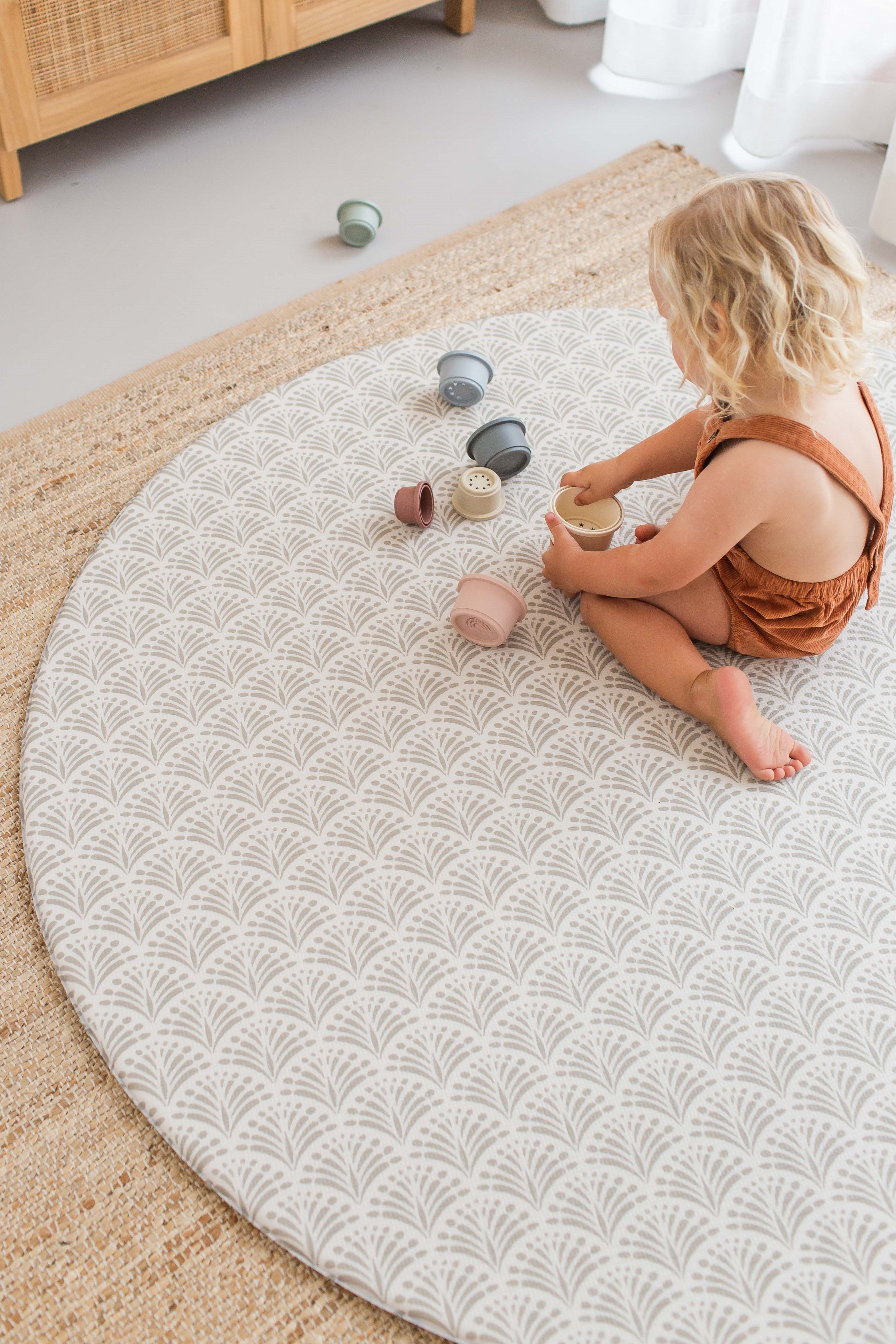 ROUND: Leopard / Neutral Scallops Play Mat