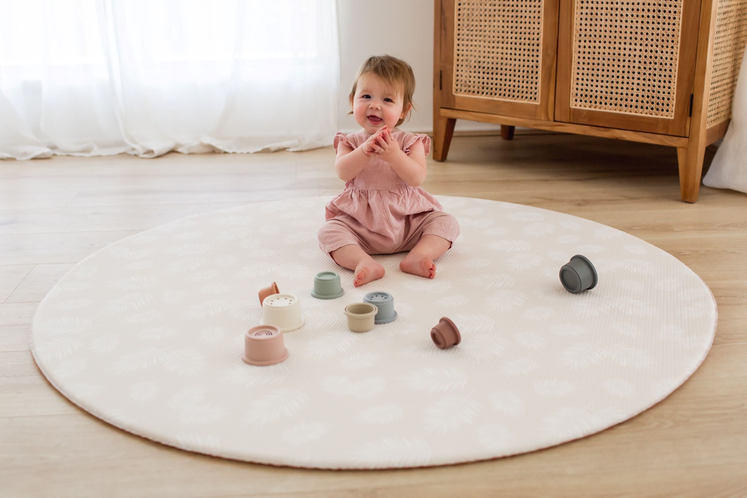 ROUND: Pink Scallops / Neutral Palm Leaf Play Mat