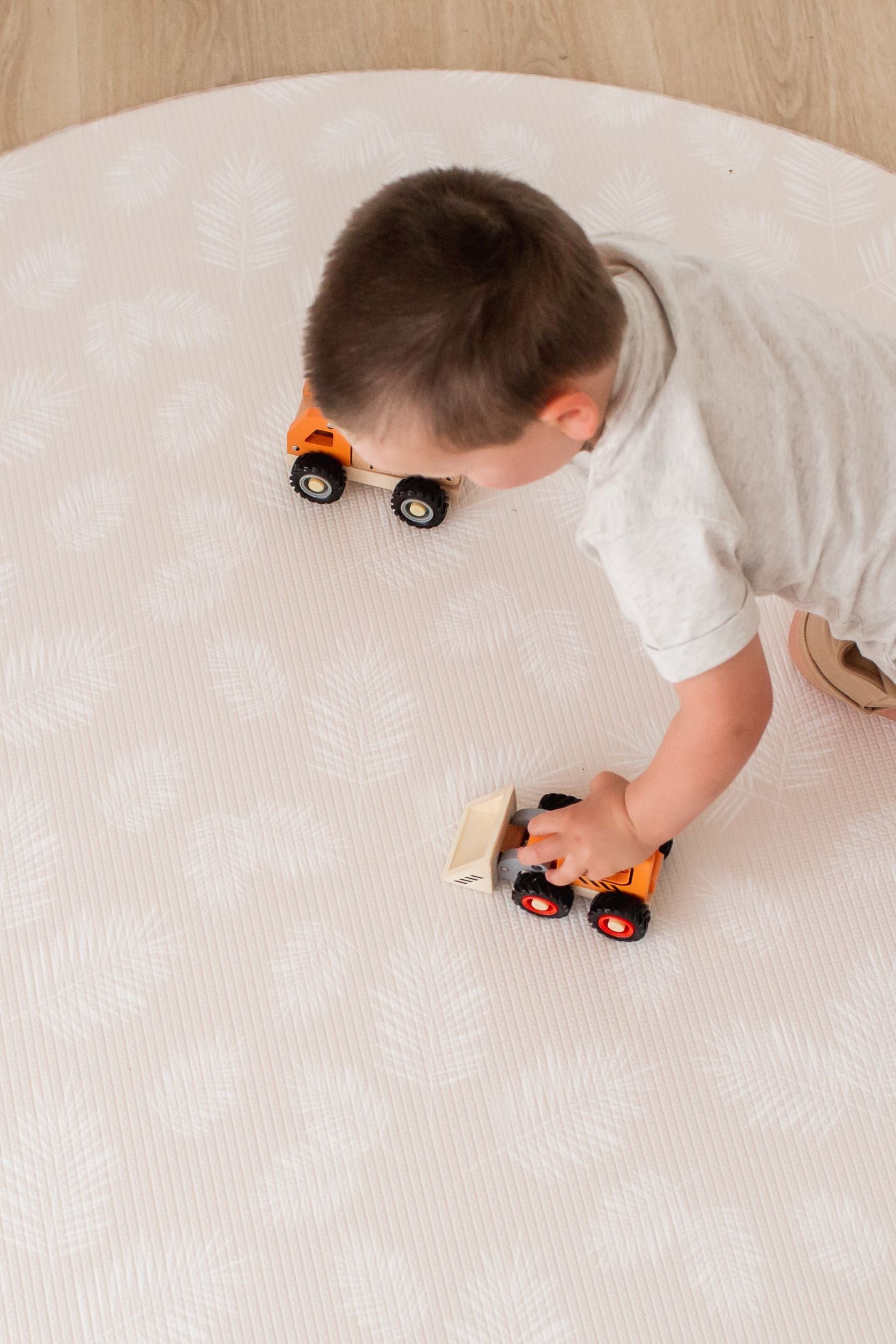 ROUND: Pink Scallops / Neutral Palm Leaf Play Mat