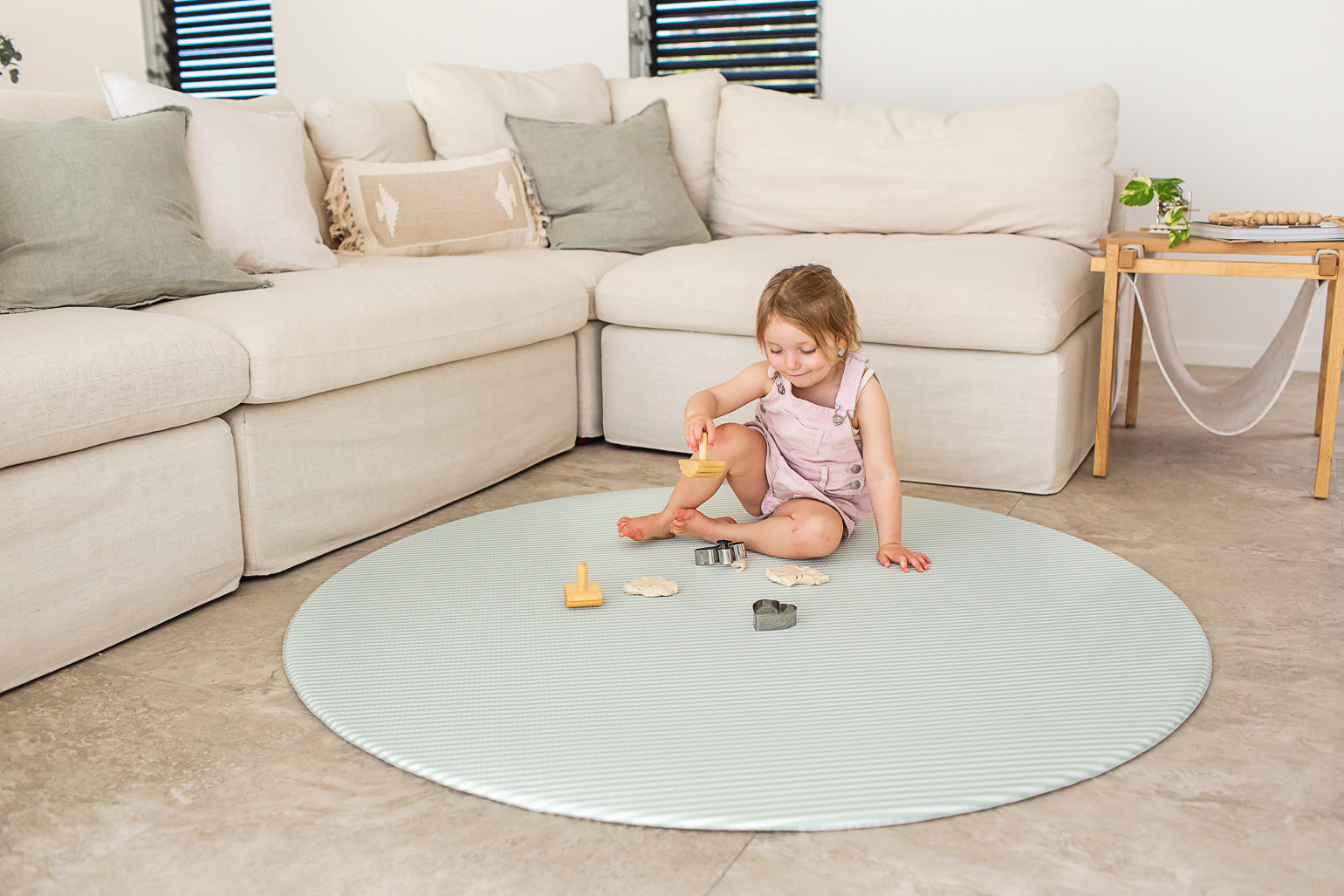 ROUND: Grey Petal / Mint Green Stripes Play Mat