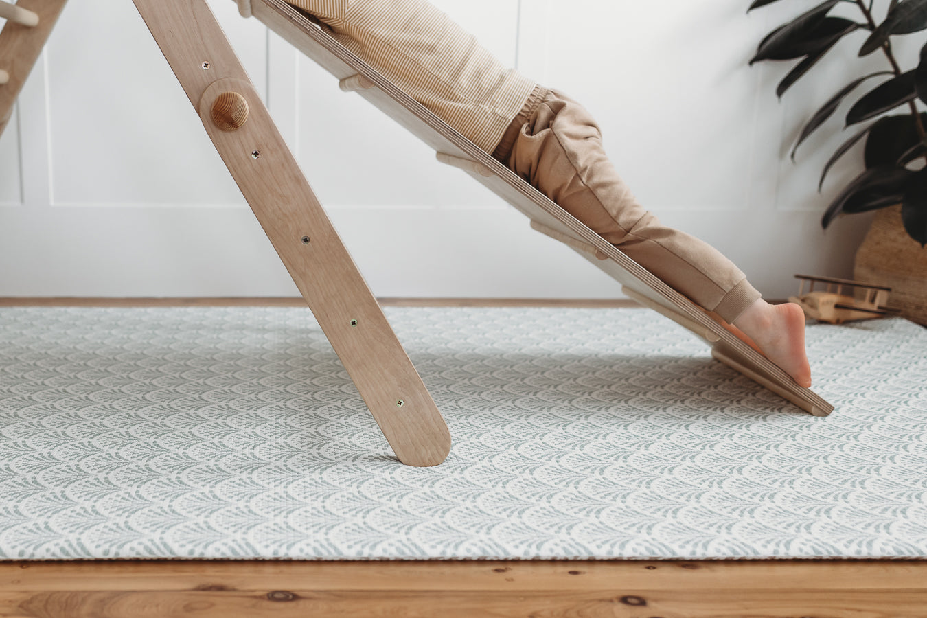 LARGE: Sage Scallops / Petal Play Mat