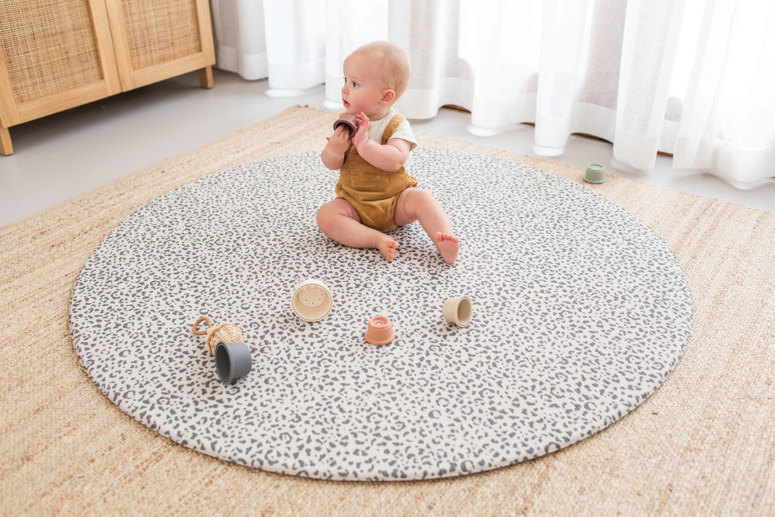 ROUND: Leopard / Neutral Scallops Play Mat