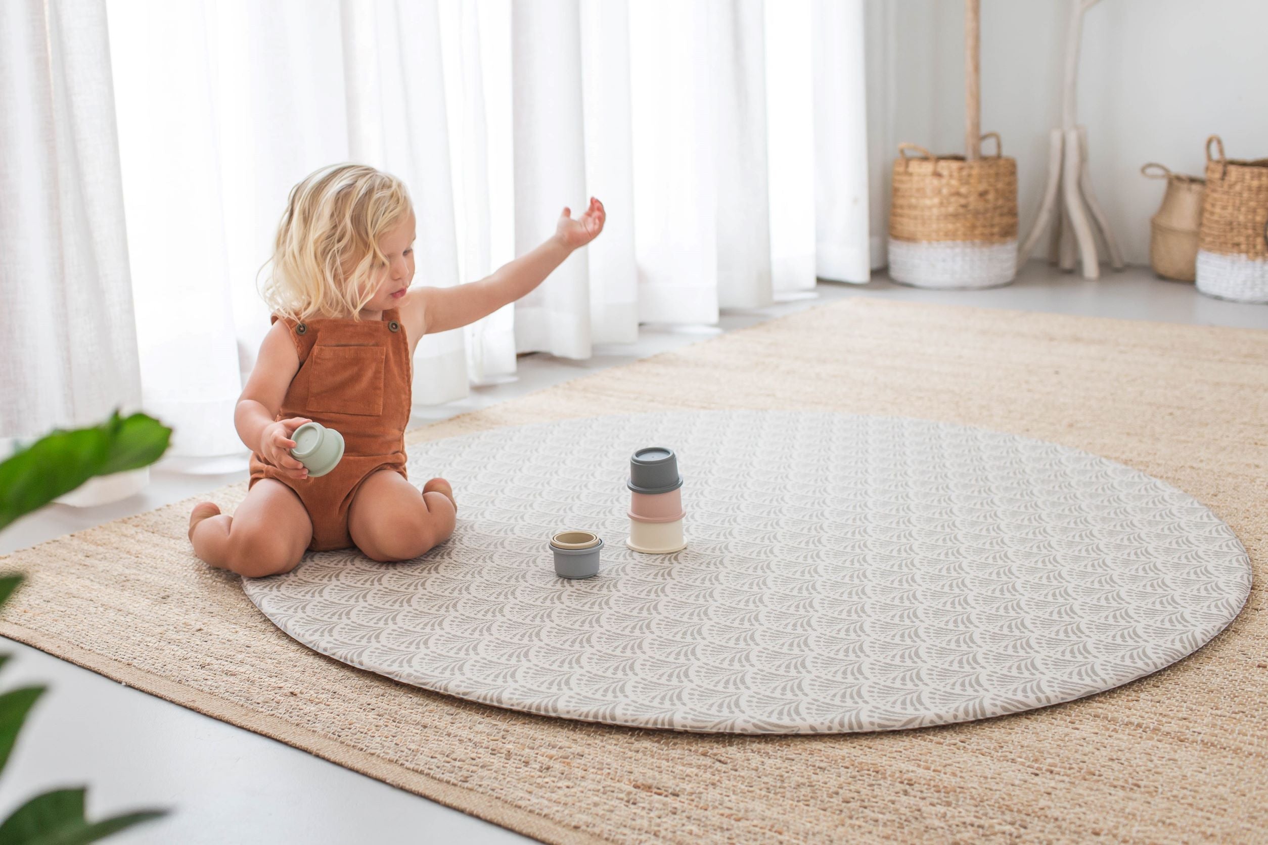 ROUND: Leopard / Neutral Scallops Play Mat