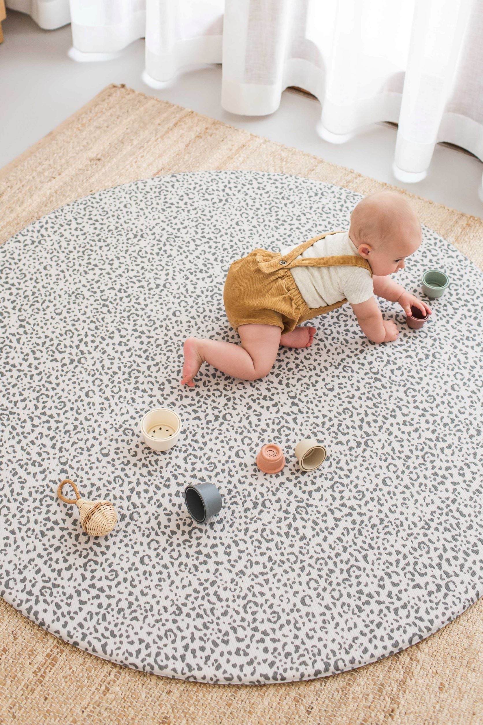 ROUND: Leopard / Neutral Scallops Play Mat