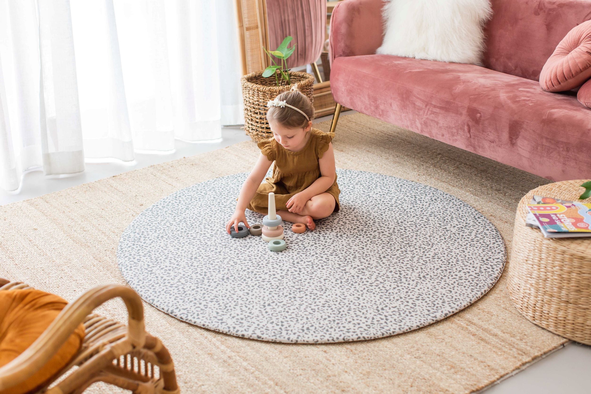 ROUND: Leopard / Neutral Scallops Play Mat