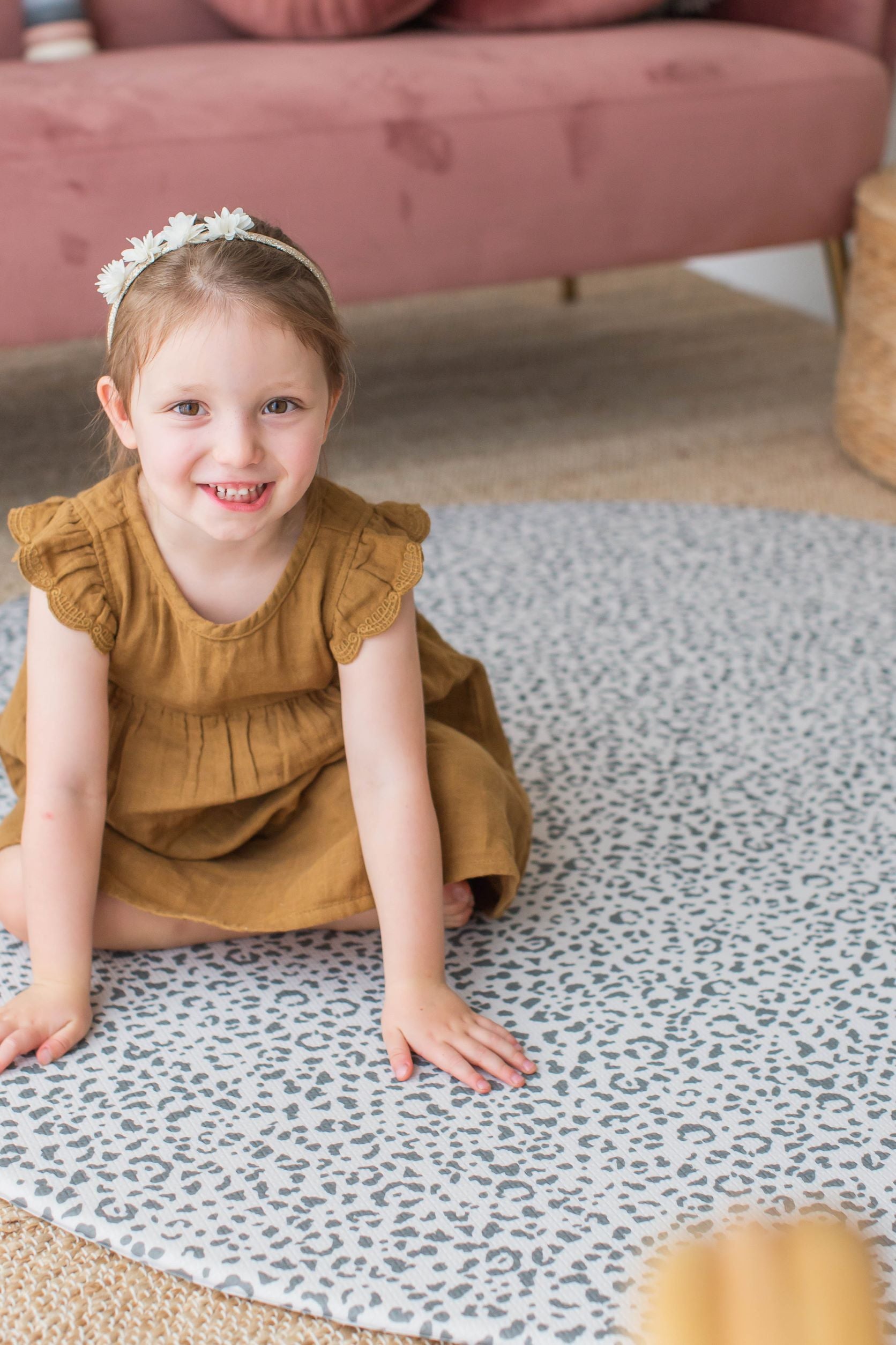ROUND: Leopard / Neutral Scallops Play Mat
