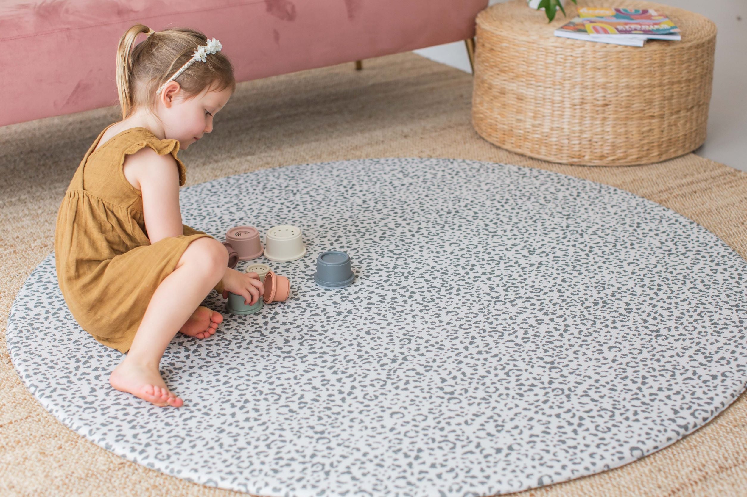 ROUND: Leopard / Neutral Scallops Play Mat